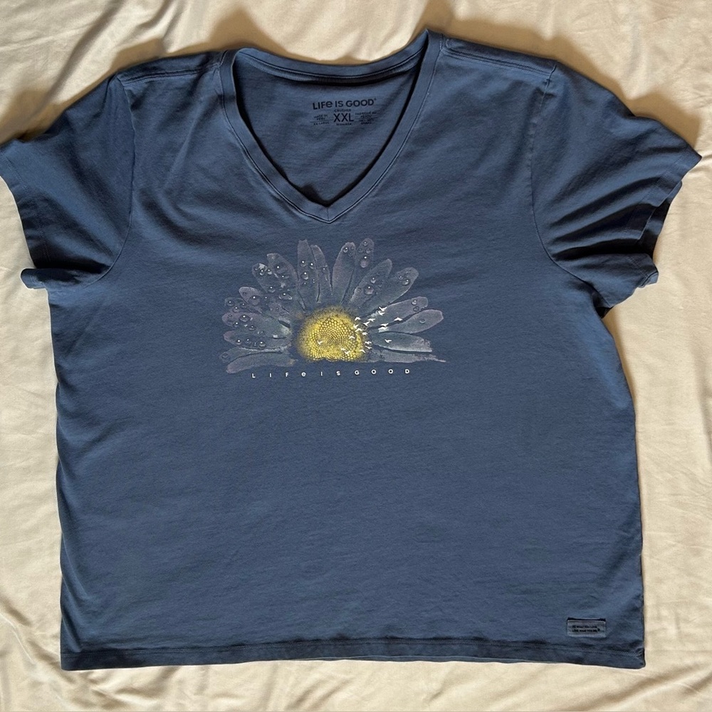 Women’s Life Is Good Watercolor Daisy Crusher Vee in Vintage Blue XXL